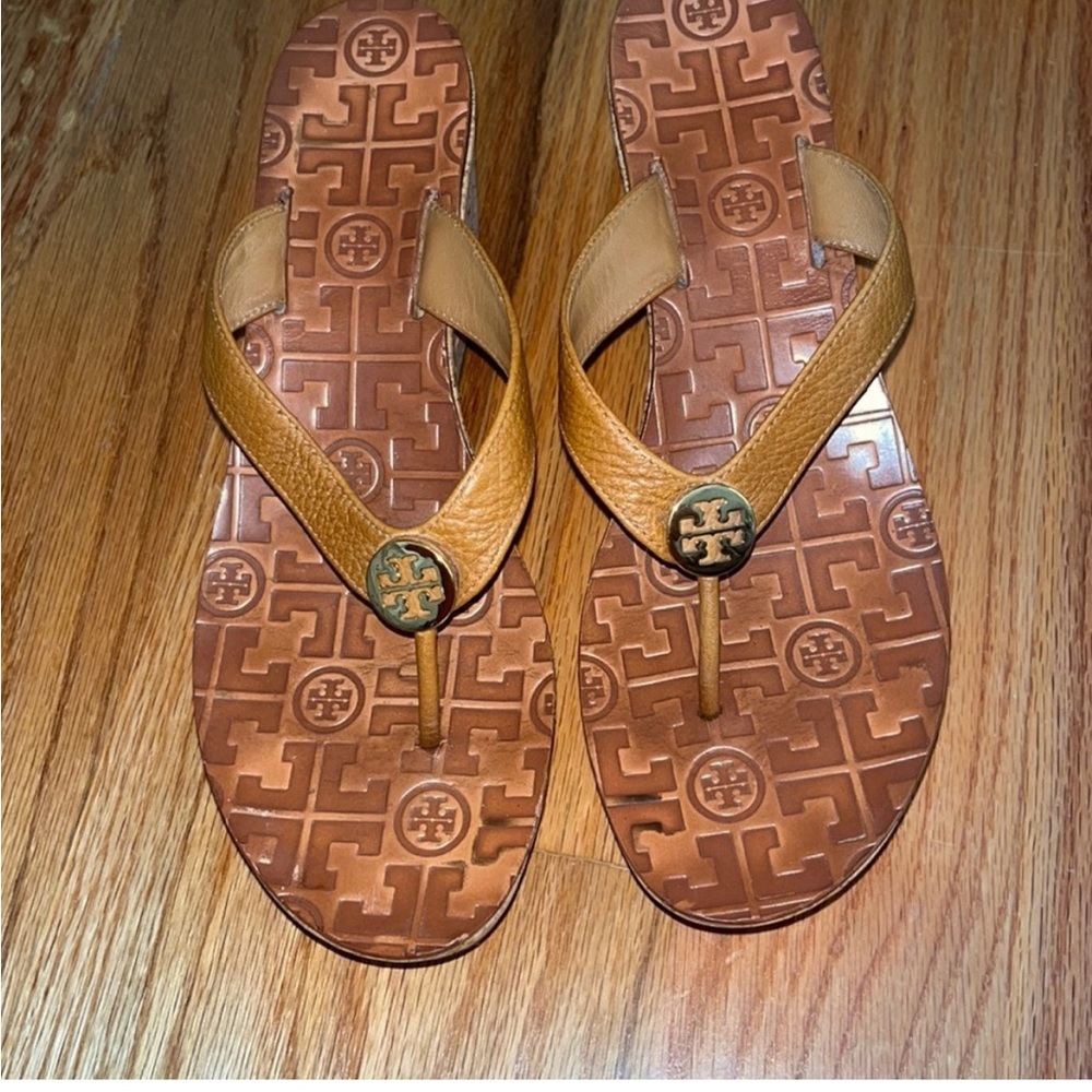 Gorgeous Authentic Tory Burch Wedge Sandals